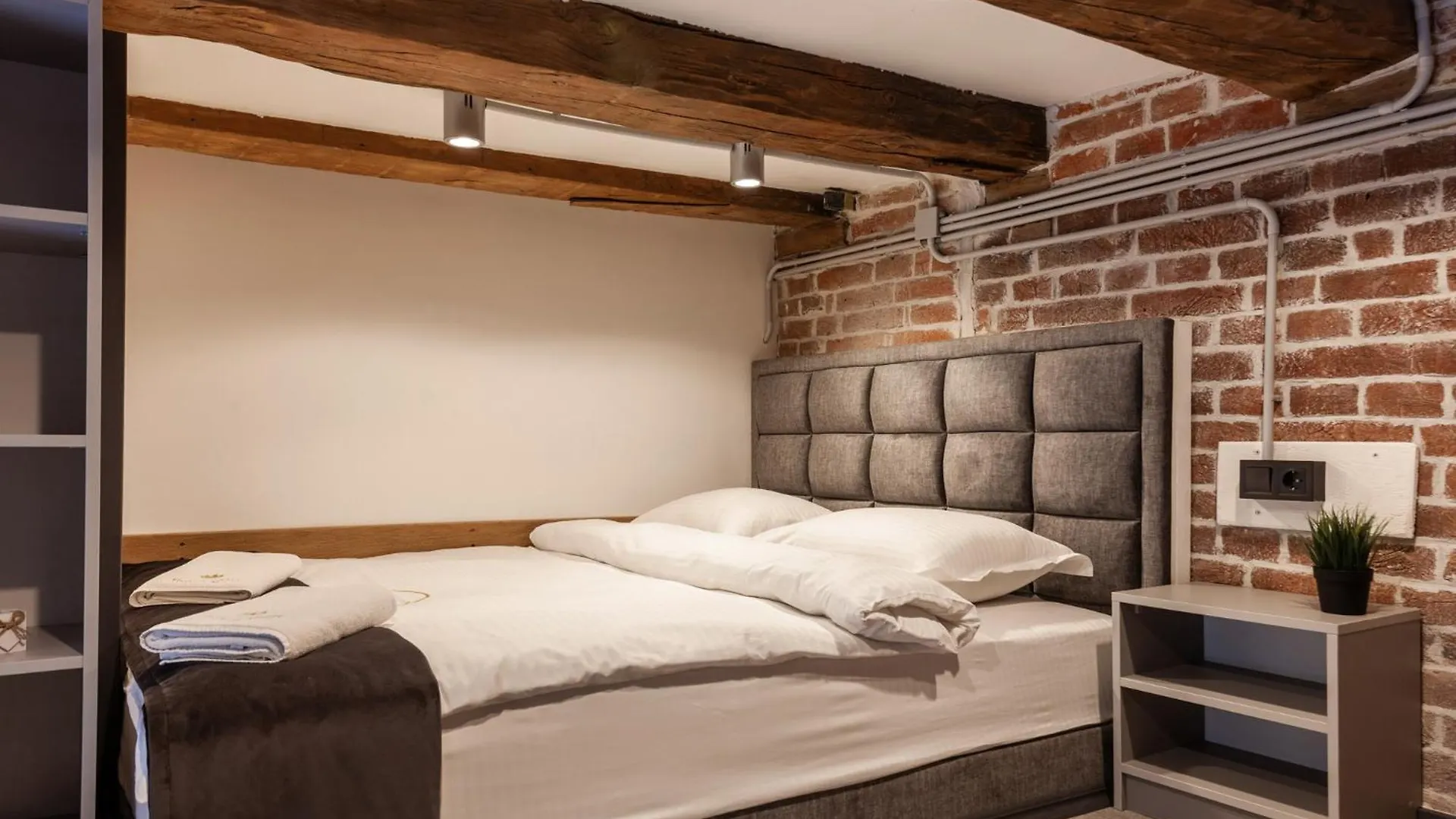 לבוב Royal Mini Apart-Hotel On Kovzhyna 0*,  אוקראינה
